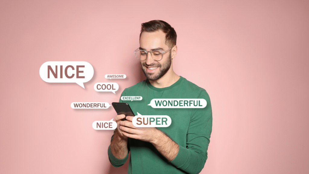 スマホを操作してる男性と英語の吹き出し